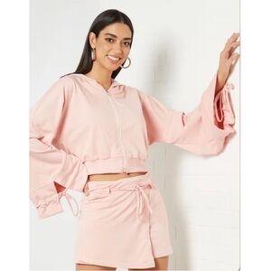 NWT Elliat Blush Newton Crop sweater and skort set